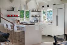 An eco-friendly kitchen in a Hawaii vacation rental that energy-efficient appliances.