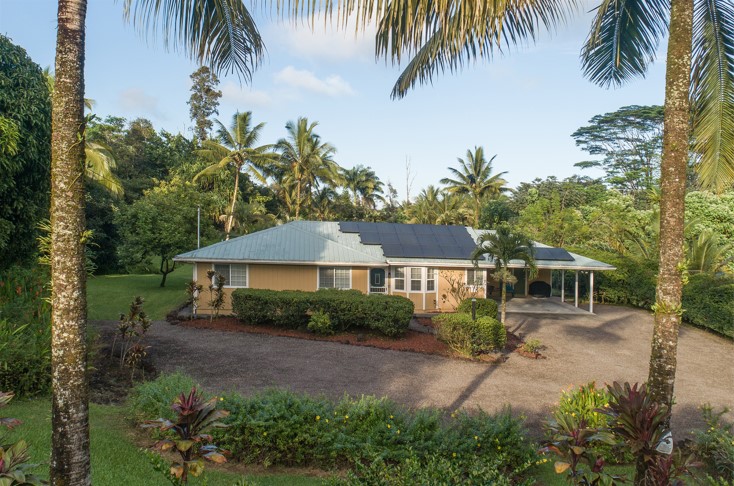 An image of a roof with solar panels on it in Hawaii.